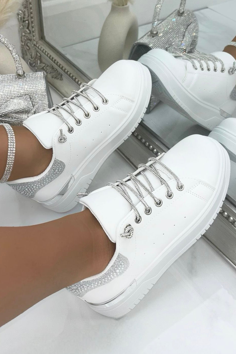 Sprankelende zilveren sneakers met glitter en veters 2