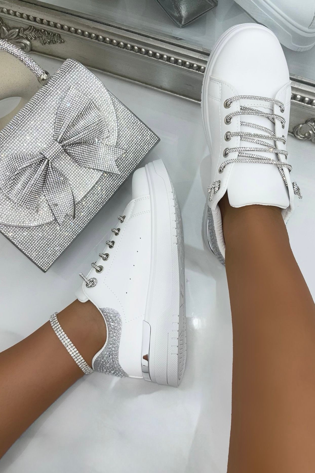 Sprankelende zilveren sneakers met glitter en veters 4