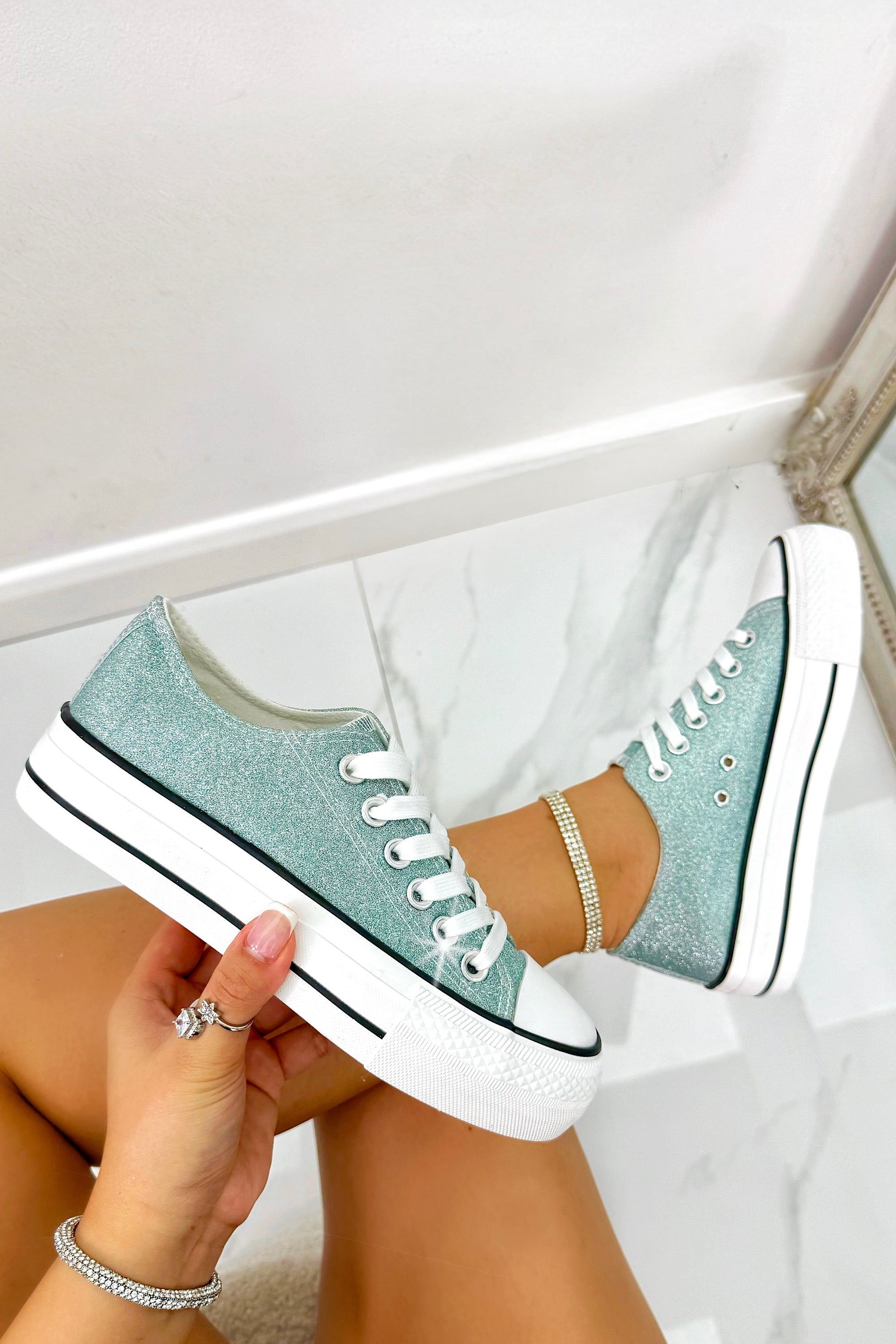 Sprankelende glitter canvas sneakers in blauw met chunky zool.