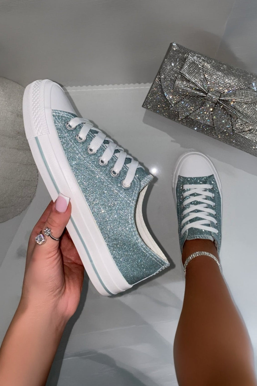 Sprankelende glitter canvas sneakers in blauw met chunky zool. 3
