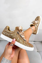 Sprankelende glitter veterschoenen in goud met riemstijl veters.