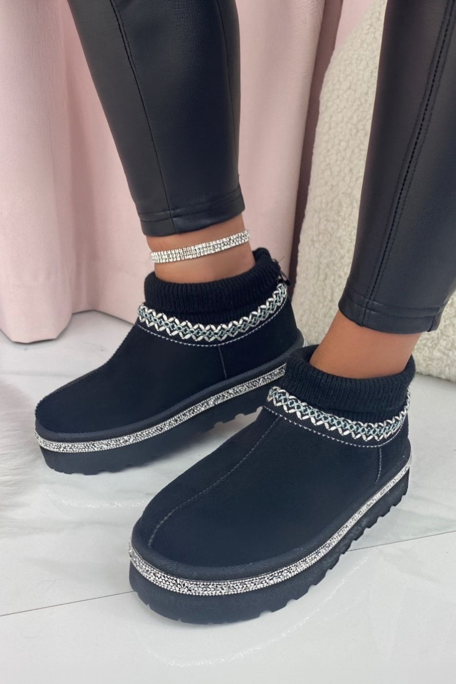 Sprankelende sok warmers mini snugg boots in zwart voor stijl en comfort. 4