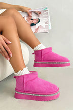 Sprankelende fuchsia snugg boots met platform en nepbont voering.
