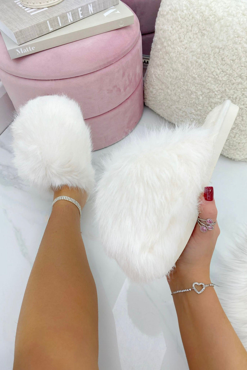 Ultieme Cosy Fluffy Slippers in luxe stijl voor comfortabel thuisgebruik. 2