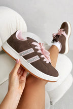 Kristallen Velours Stripe Sneakers in bruin met zachte voering.